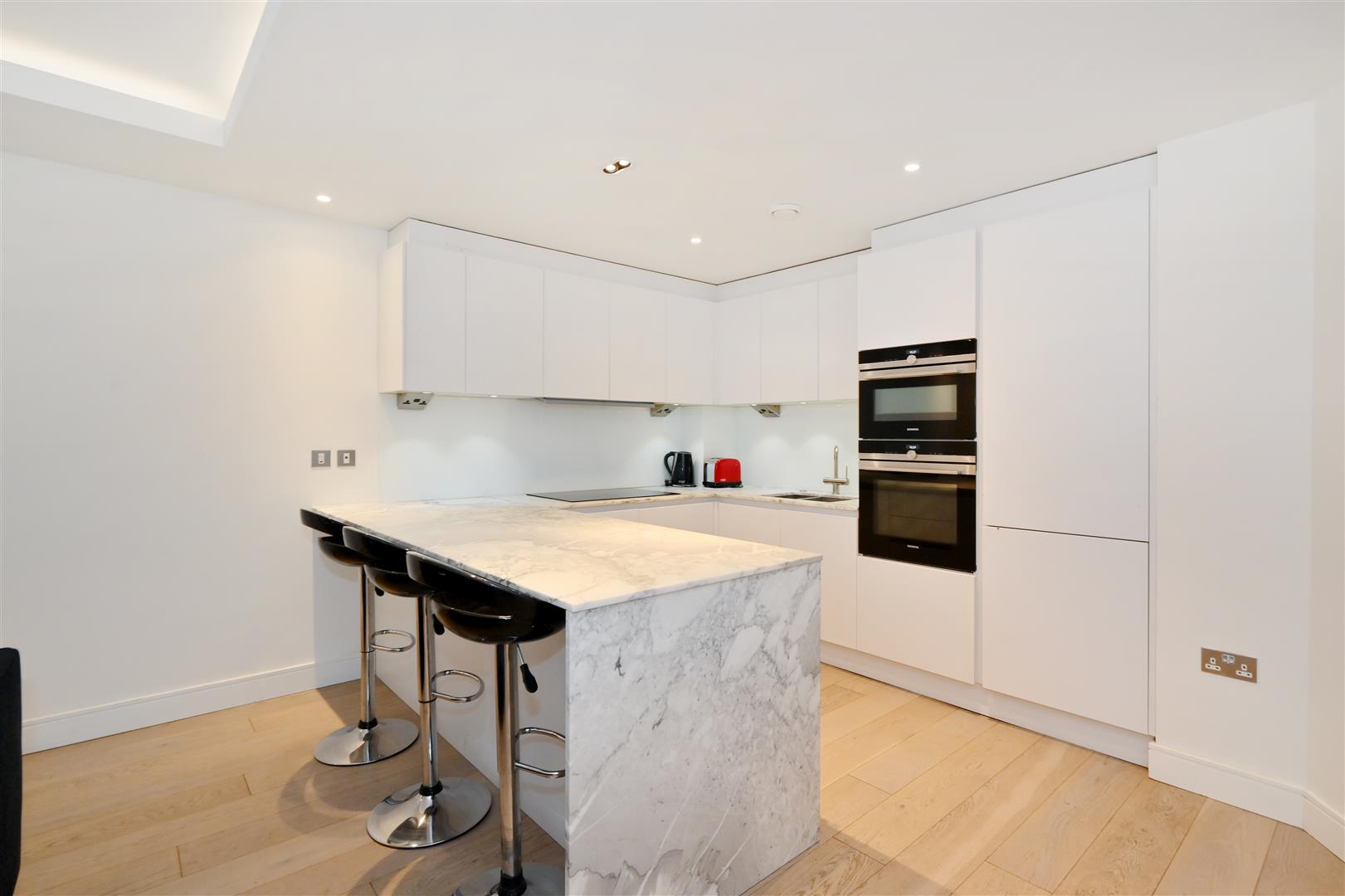 2 bed flat for sale in Chelsea Creek, London 5