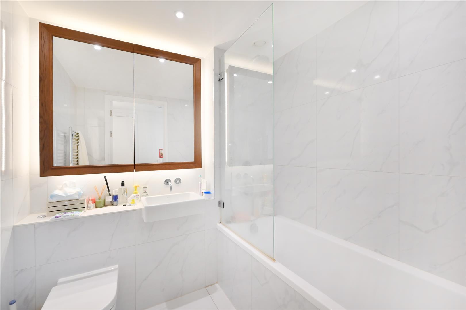 1 bed flat for sale in Wandsworth Road, London  - Property Image 9