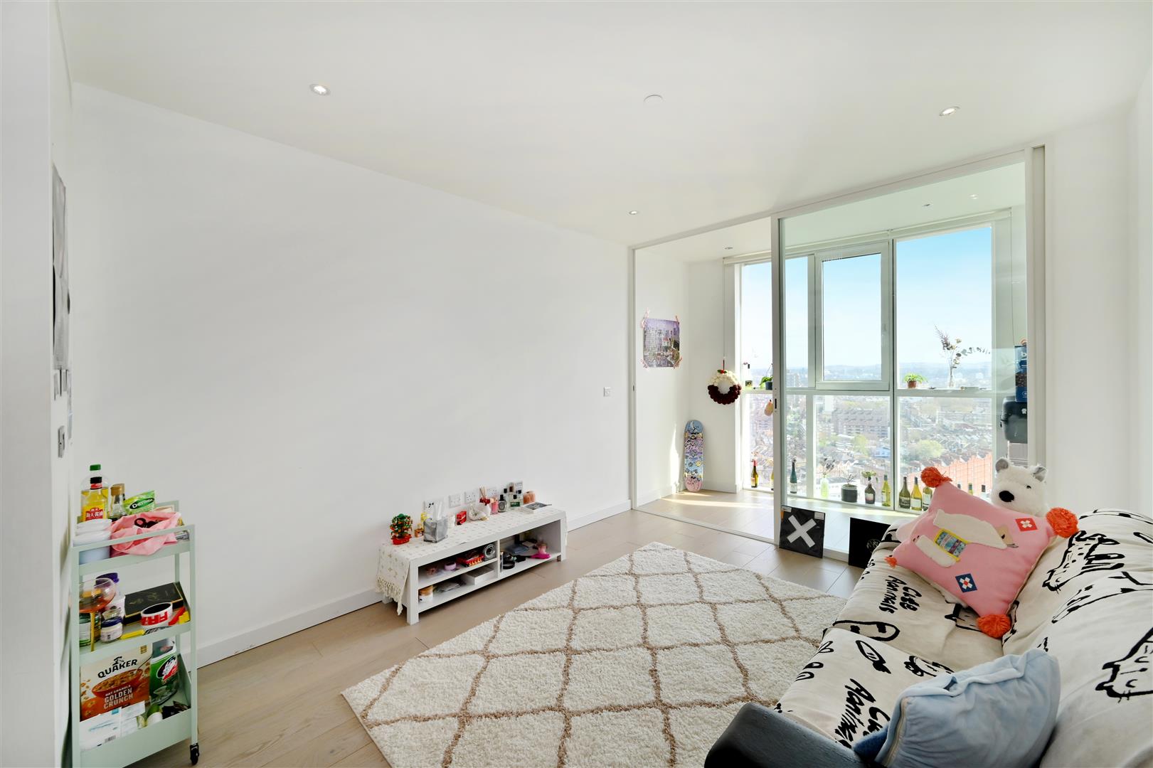 1 bed flat for sale in Wandsworth Road, London  - Property Image 3