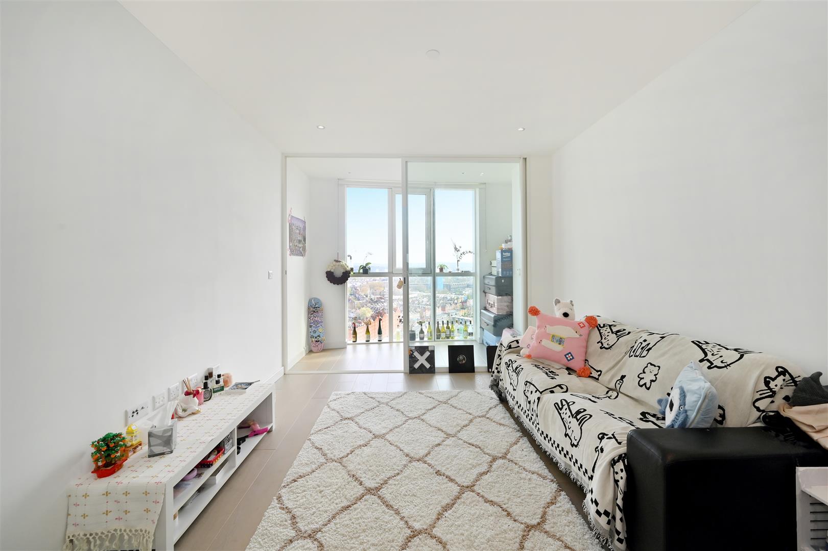 1 bed flat for sale in Wandsworth Road, London - Property Image 1
