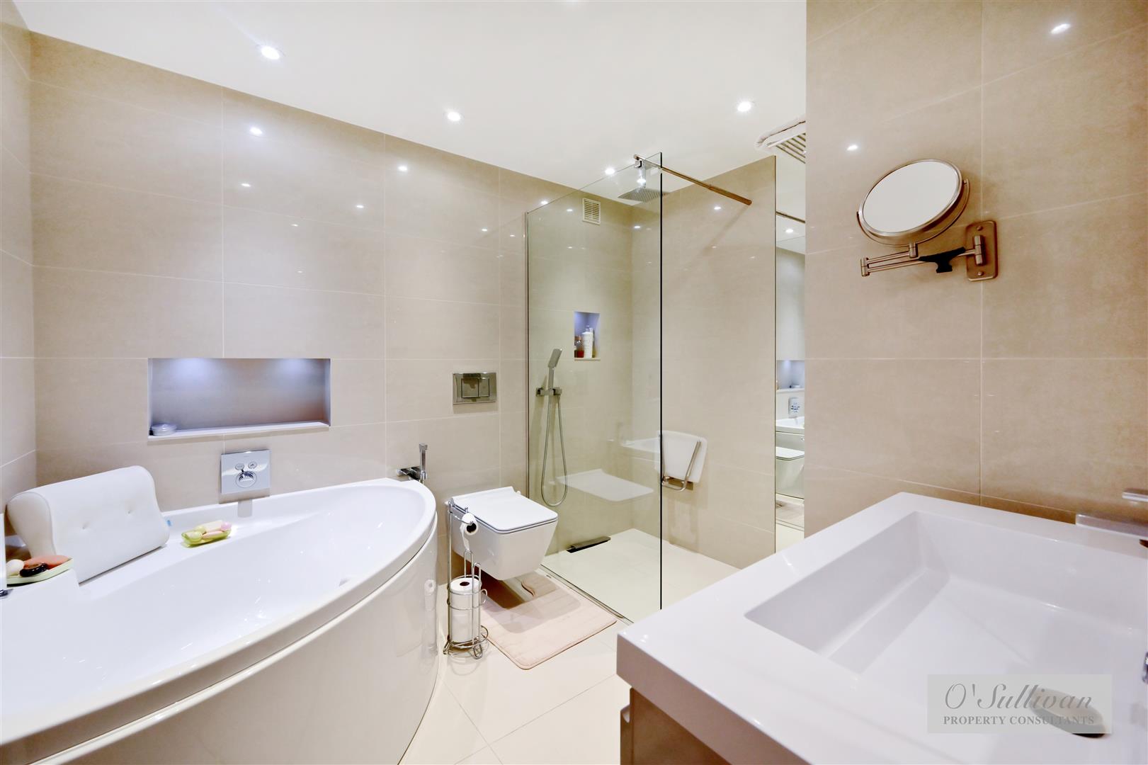 2 bed flat to rent in The Quadrangle, London  - Property Image 10