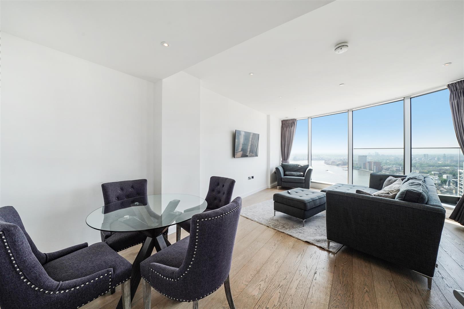 2 bed flat for sale in Biscayne Avenue, London  - Property Image 3