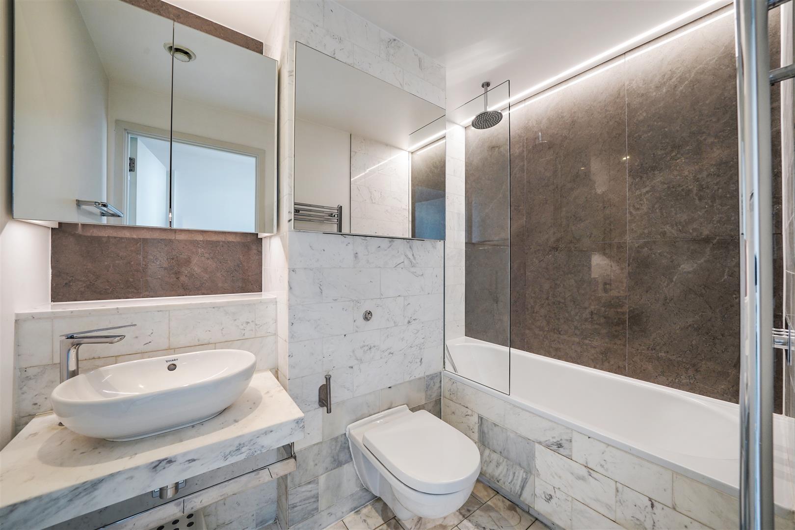 2 bed flat to rent in Biscayne Avenue, London 14