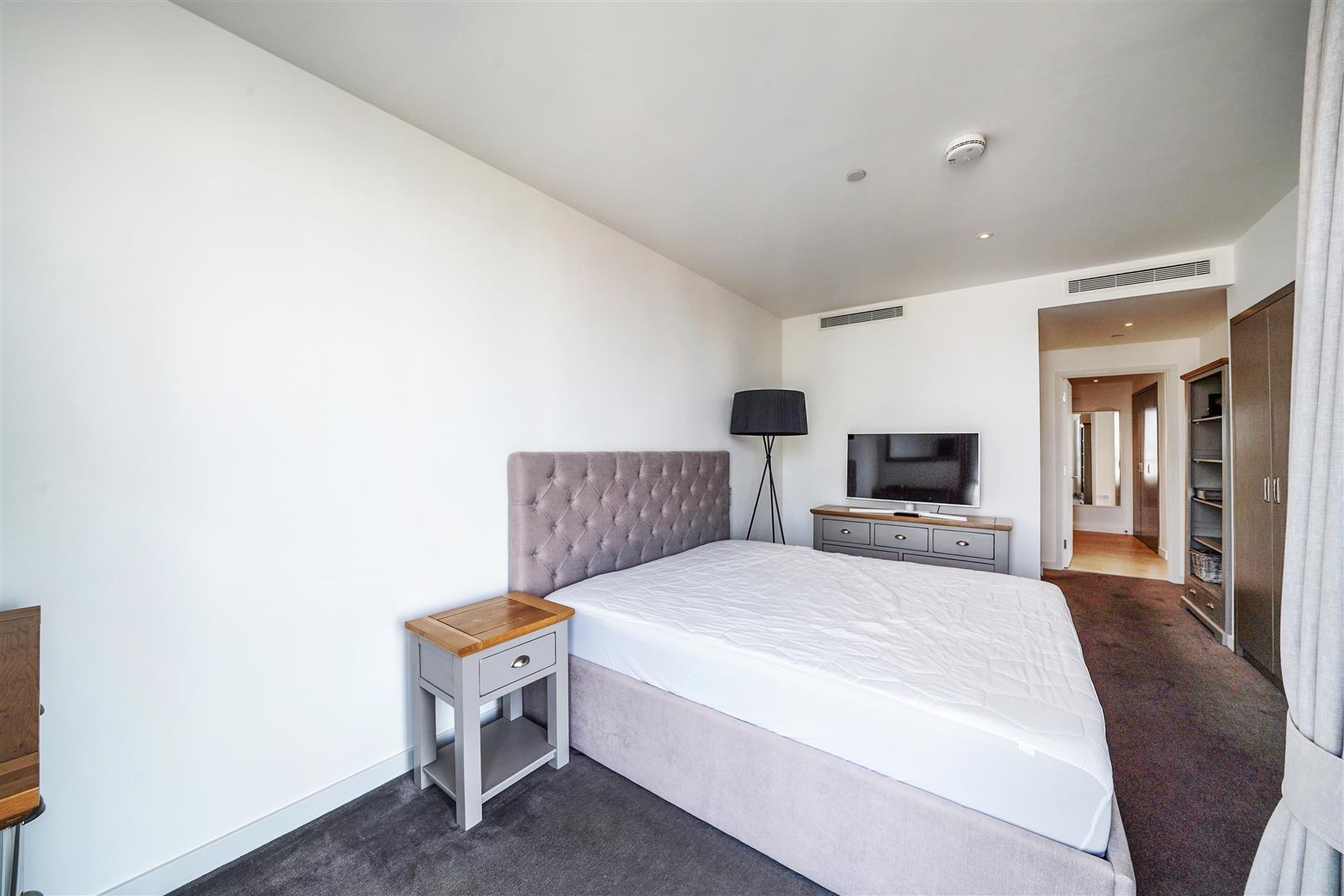 2 bed flat to rent in Biscayne Avenue, London 10