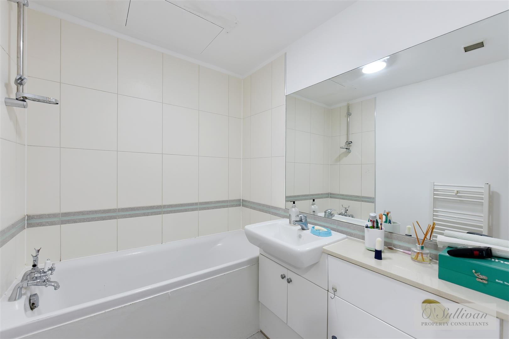 2 bed apartment for sale in Boulevard Drive, London  - Property Image 10