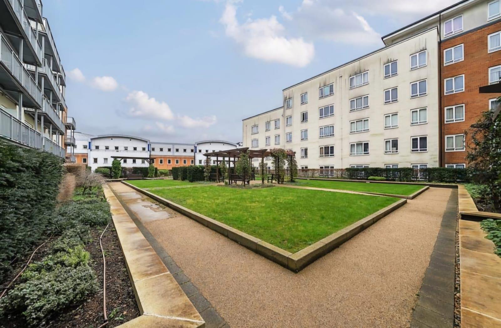 2 bed apartment for sale in Boulevard Drive, London  - Property Image 14