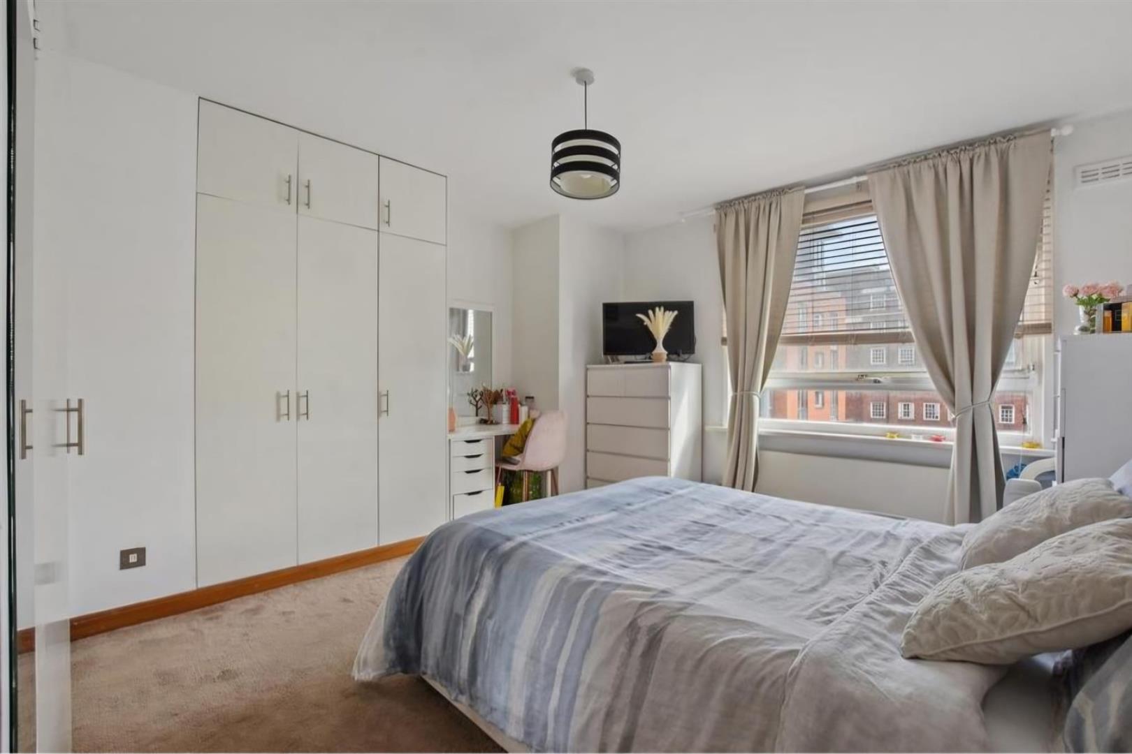 2 bed flat for sale in The Water Gardens, London  - Property Image 8