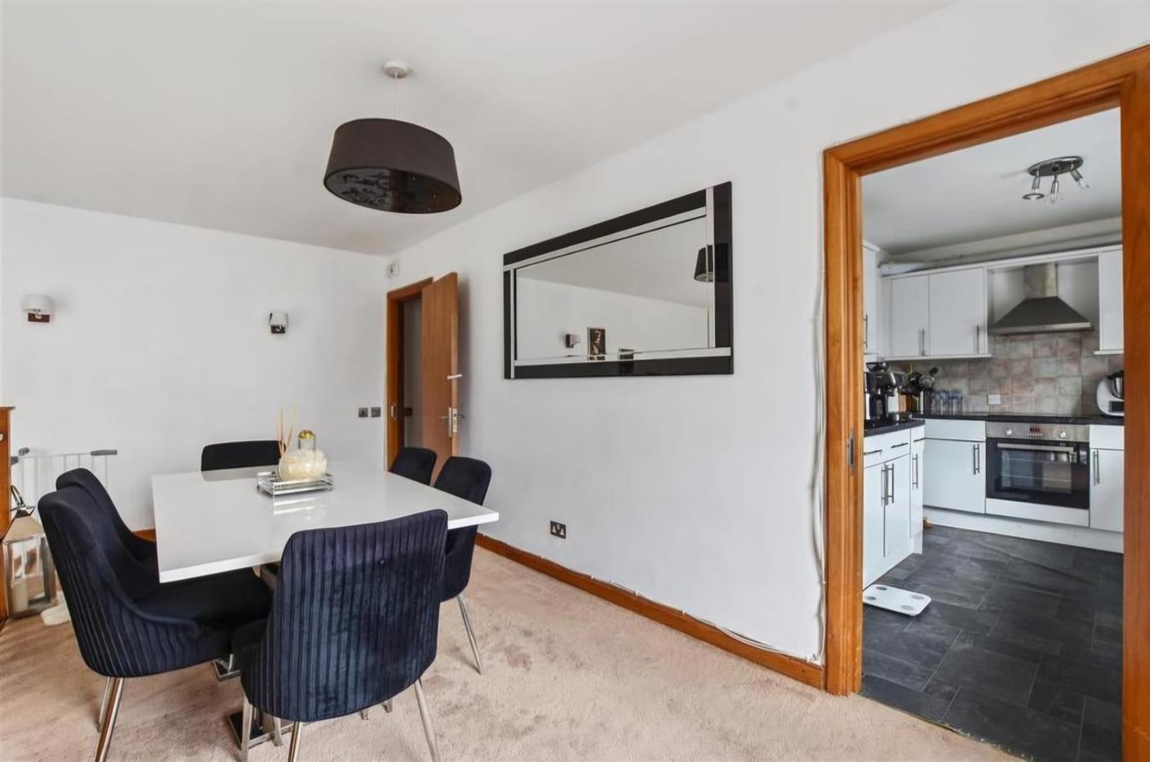 2 bed flat for sale in The Water Gardens, London  - Property Image 4