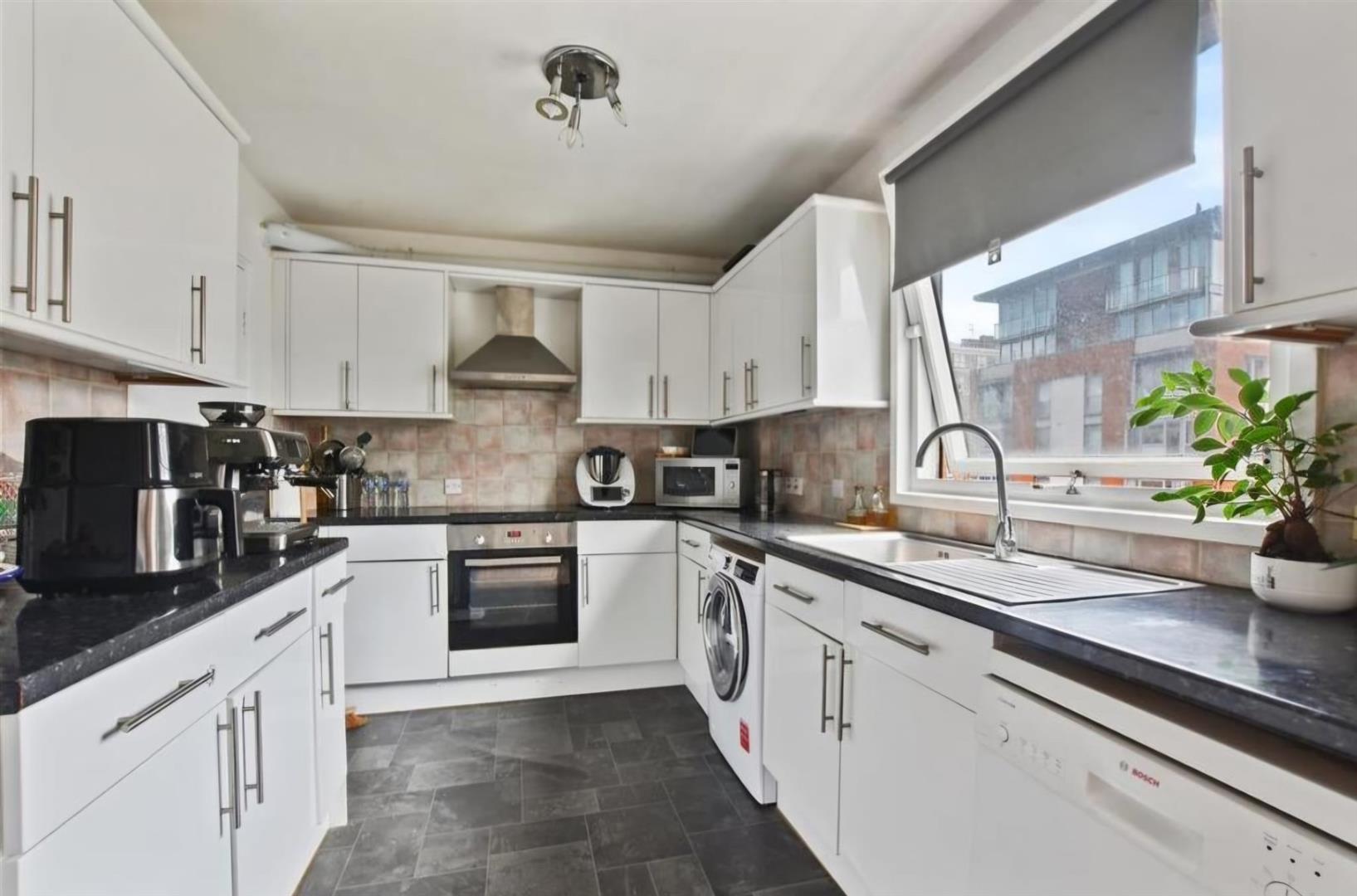 2 bed flat for sale in The Water Gardens, London  - Property Image 5