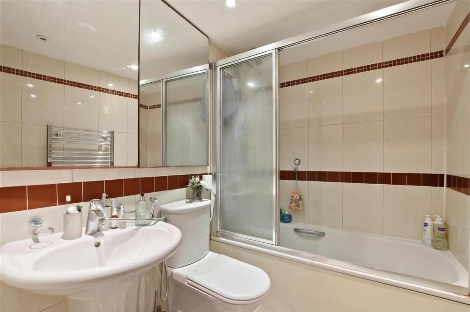 2 bed flat for sale in The Water Gardens, London  - Property Image 9