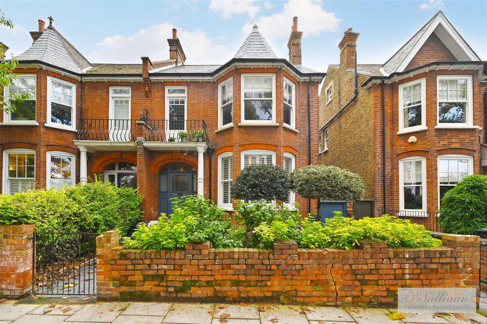 2 bed flat for sale in St. Quintin Avenue, London, W10