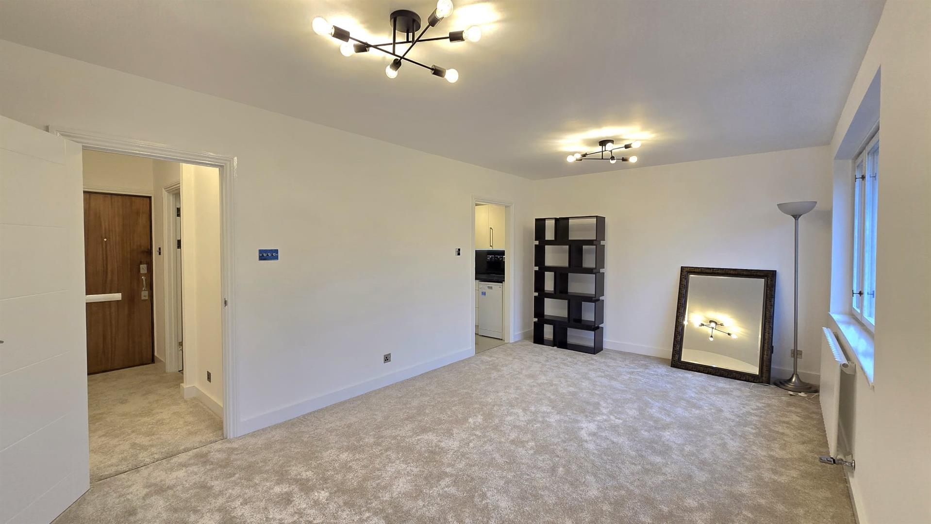 1 bed flat for sale in Southwick Street, London  - Property Image 2