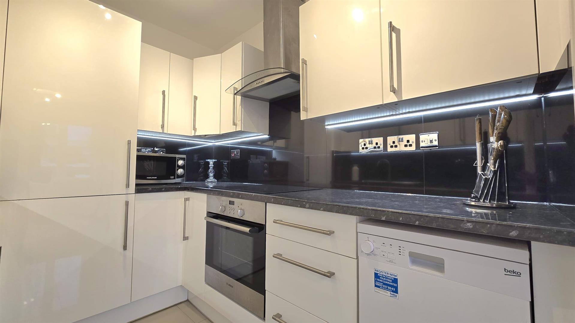 1 bed flat for sale in Southwick Street, London  - Property Image 9