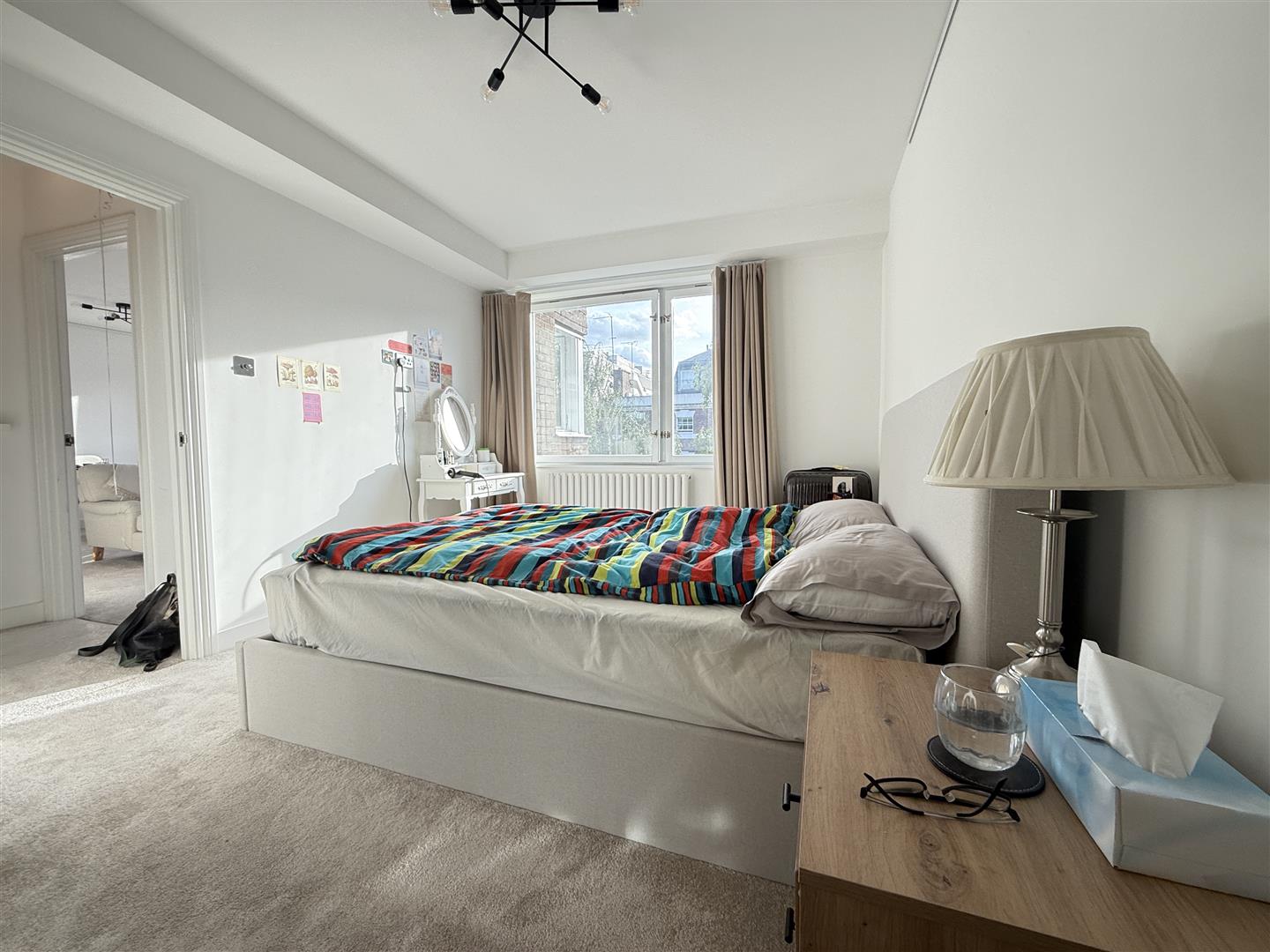 1 bed flat for sale in Southwick Street, London  - Property Image 4