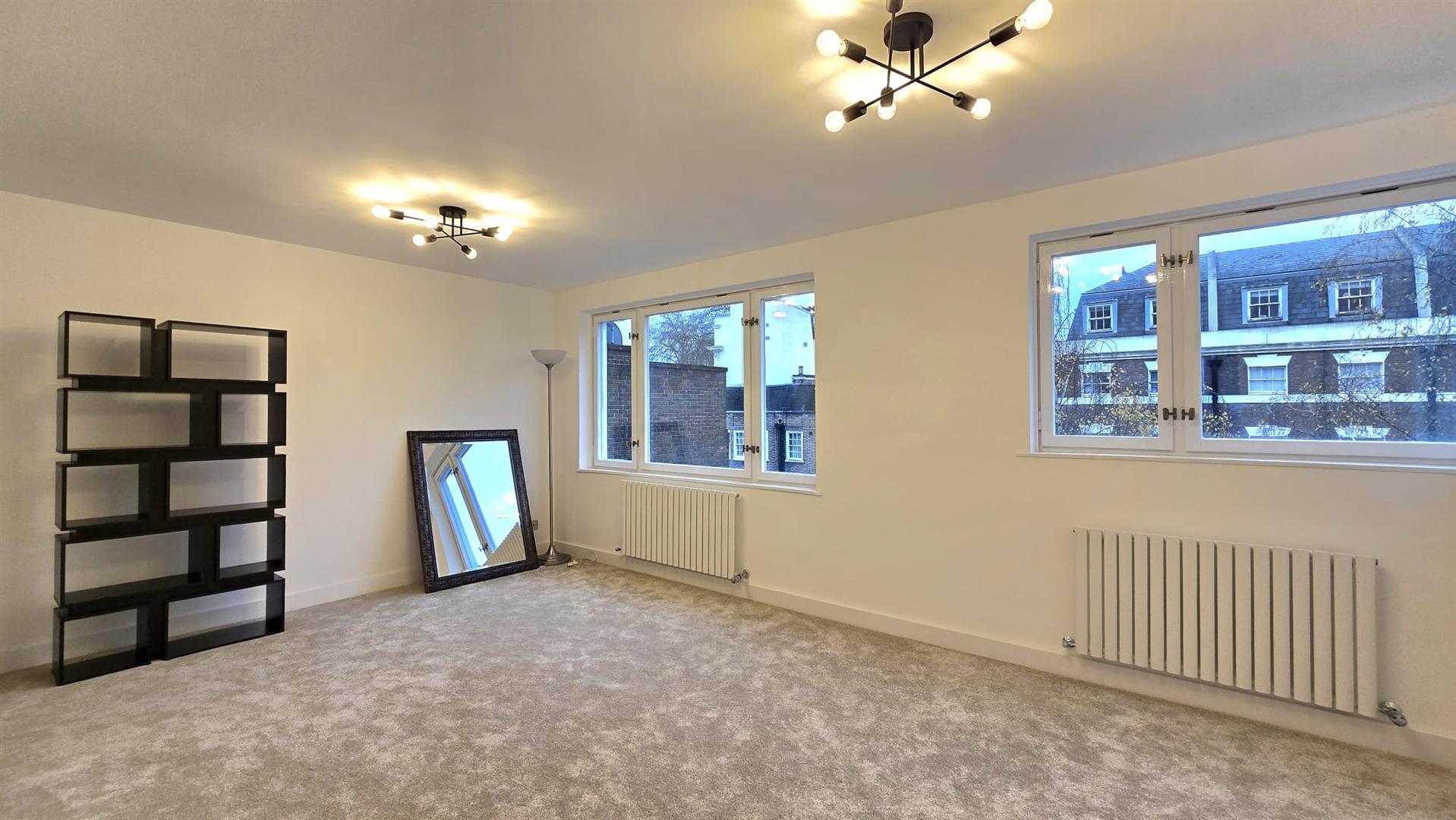 1 bed flat for sale in Southwick Street, London  - Property Image 3