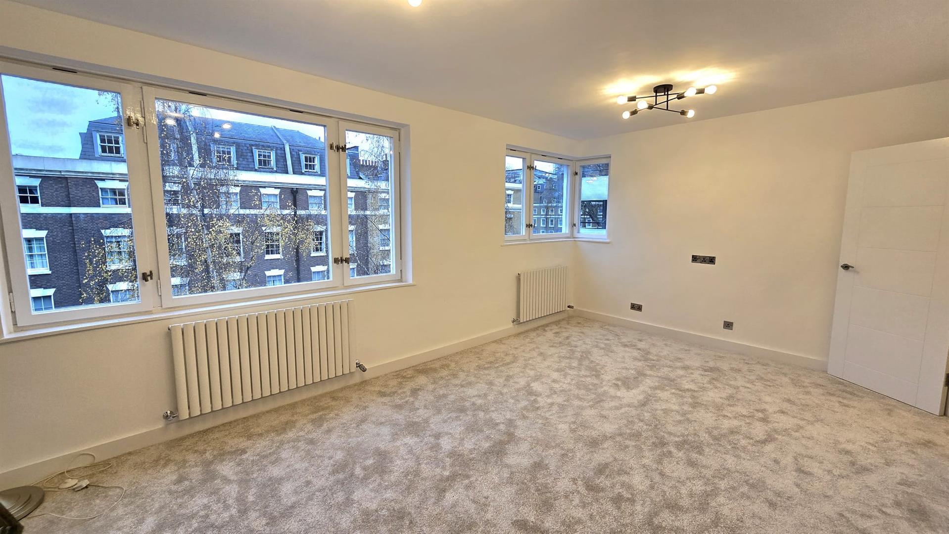 1 bed flat for sale in Southwick Street, London  - Property Image 5