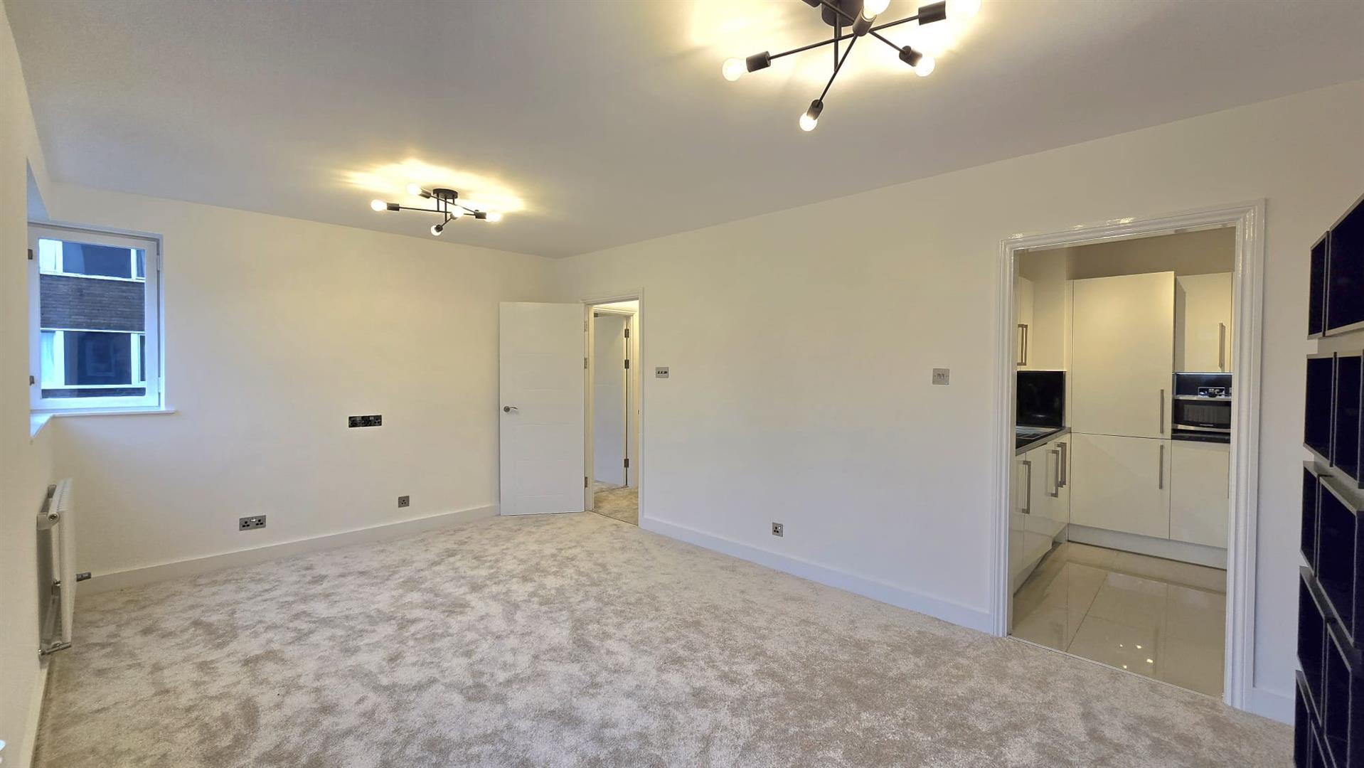 1 bed flat for sale in Southwick Street, London  - Property Image 4