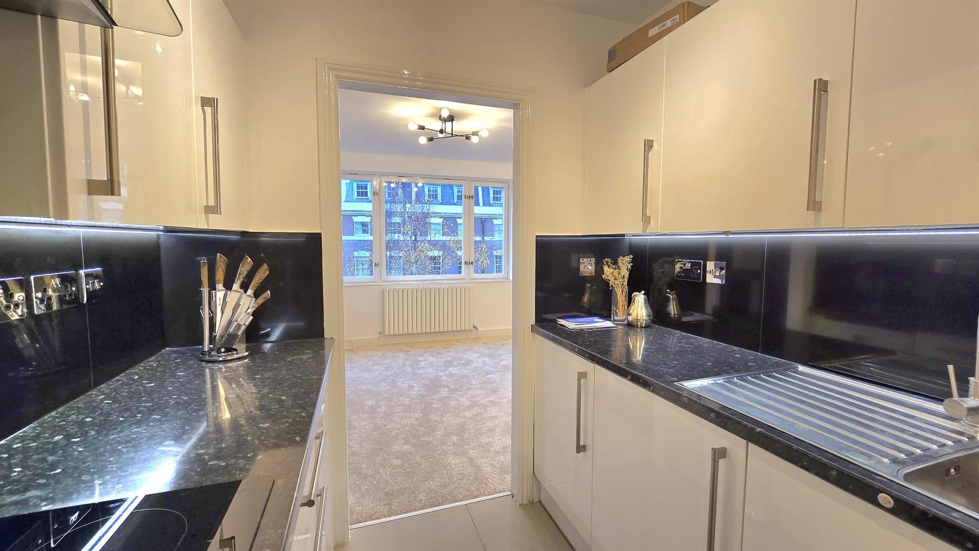 1 bed flat for sale in Southwick Street, London  - Property Image 8