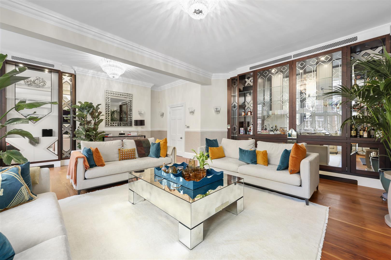 4 bed apartment for sale in Mount Street, London 3