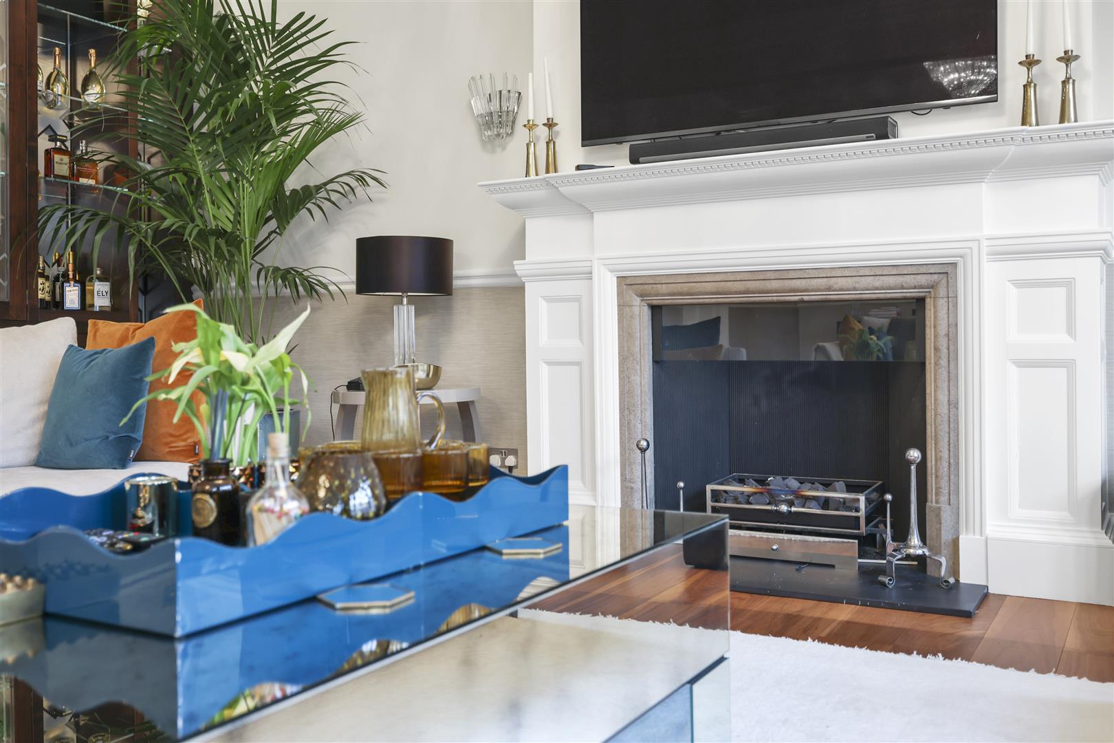 4 bed apartment for sale in Mount Street, London 2