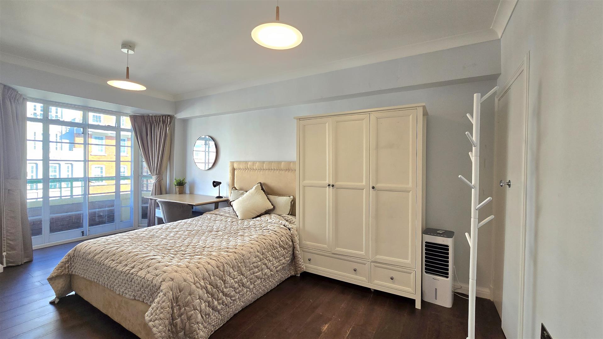 3 bed flat for sale in Gloucester Place, London 15