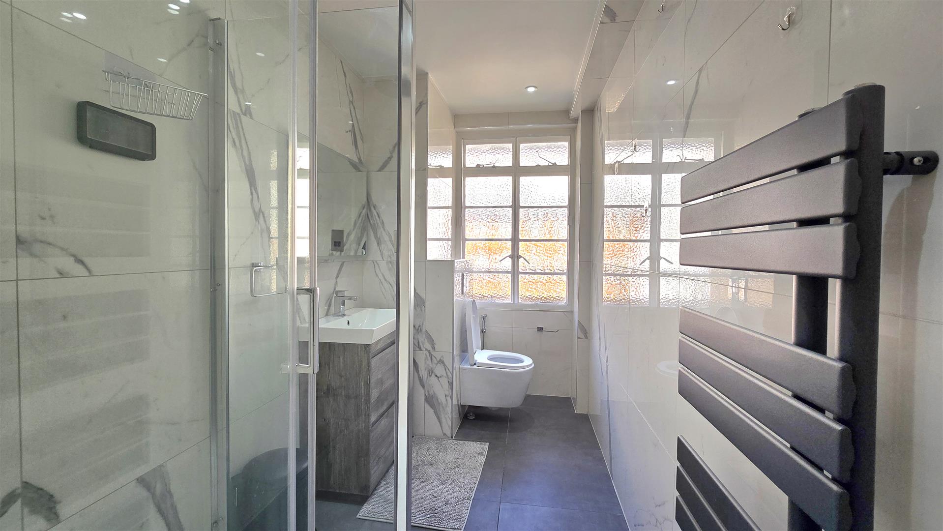 3 bed flat for sale in Gloucester Place, London 18