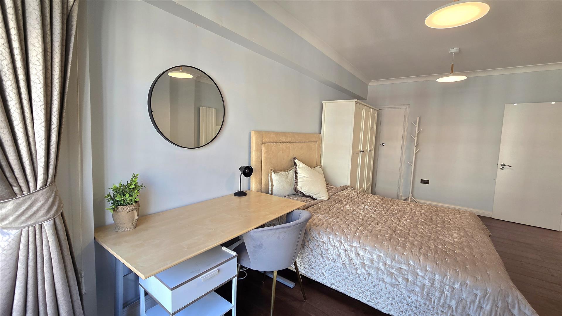 3 bed flat for sale in Gloucester Place, London 17