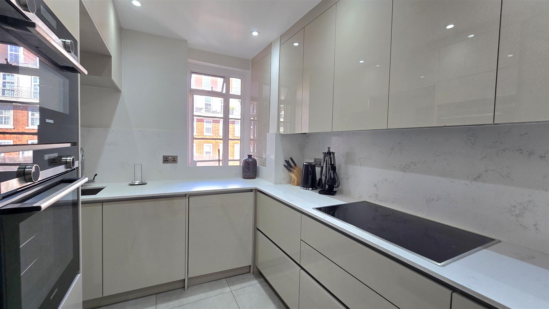 3 bed flat for sale in Gloucester Place, London 11