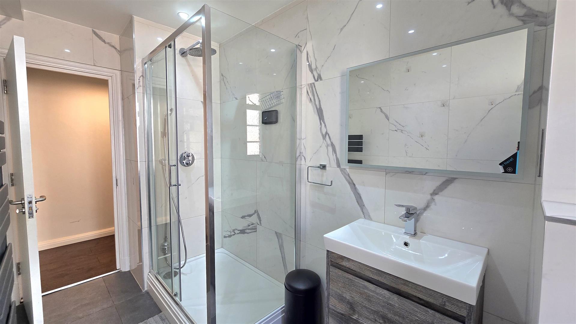 3 bed flat for sale in Gloucester Place, London 19