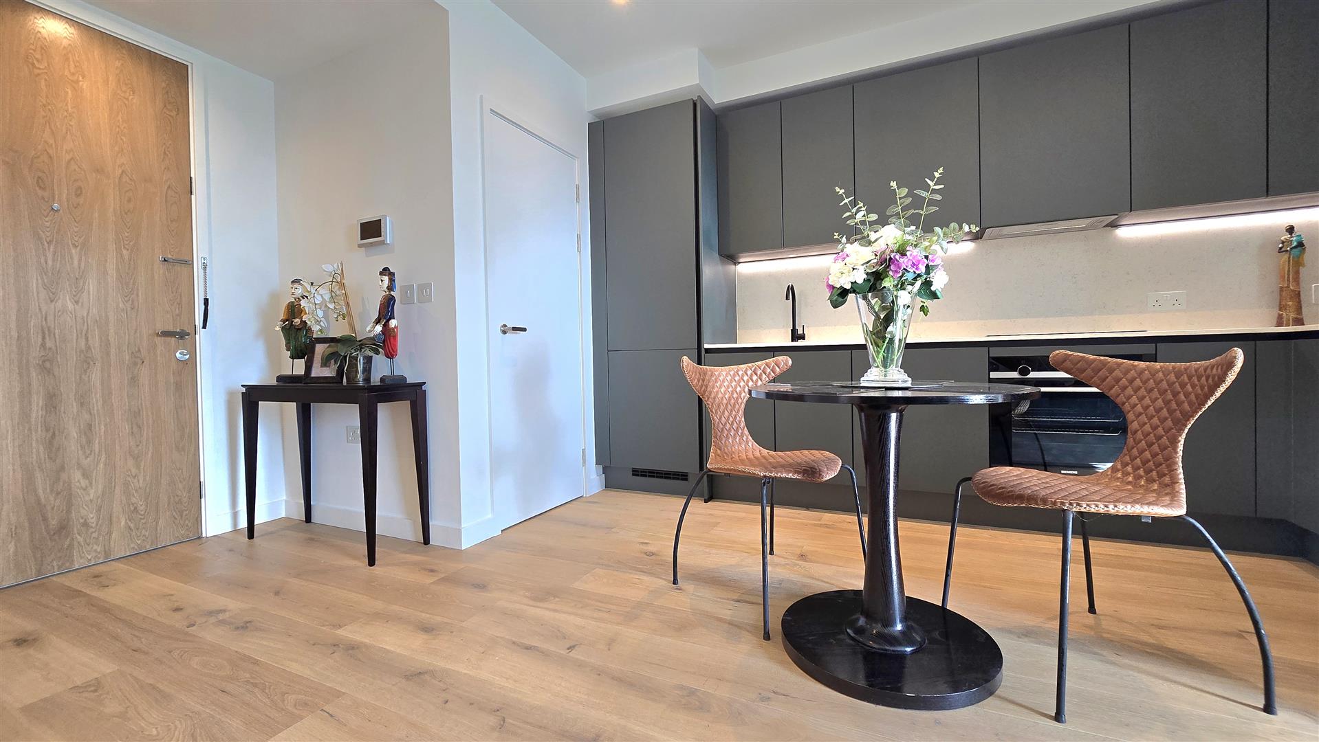 2 bed flat for sale in Alba Square, London  - Property Image 5