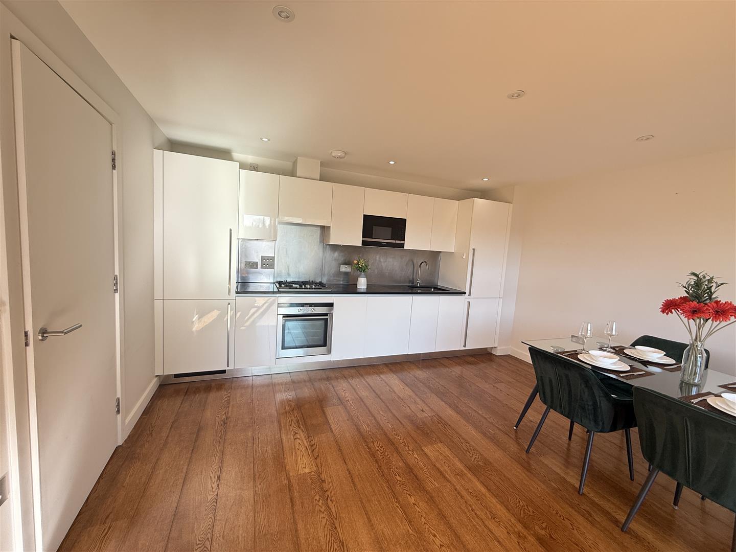 2 bed apartment for sale in Abbey Road, London 4