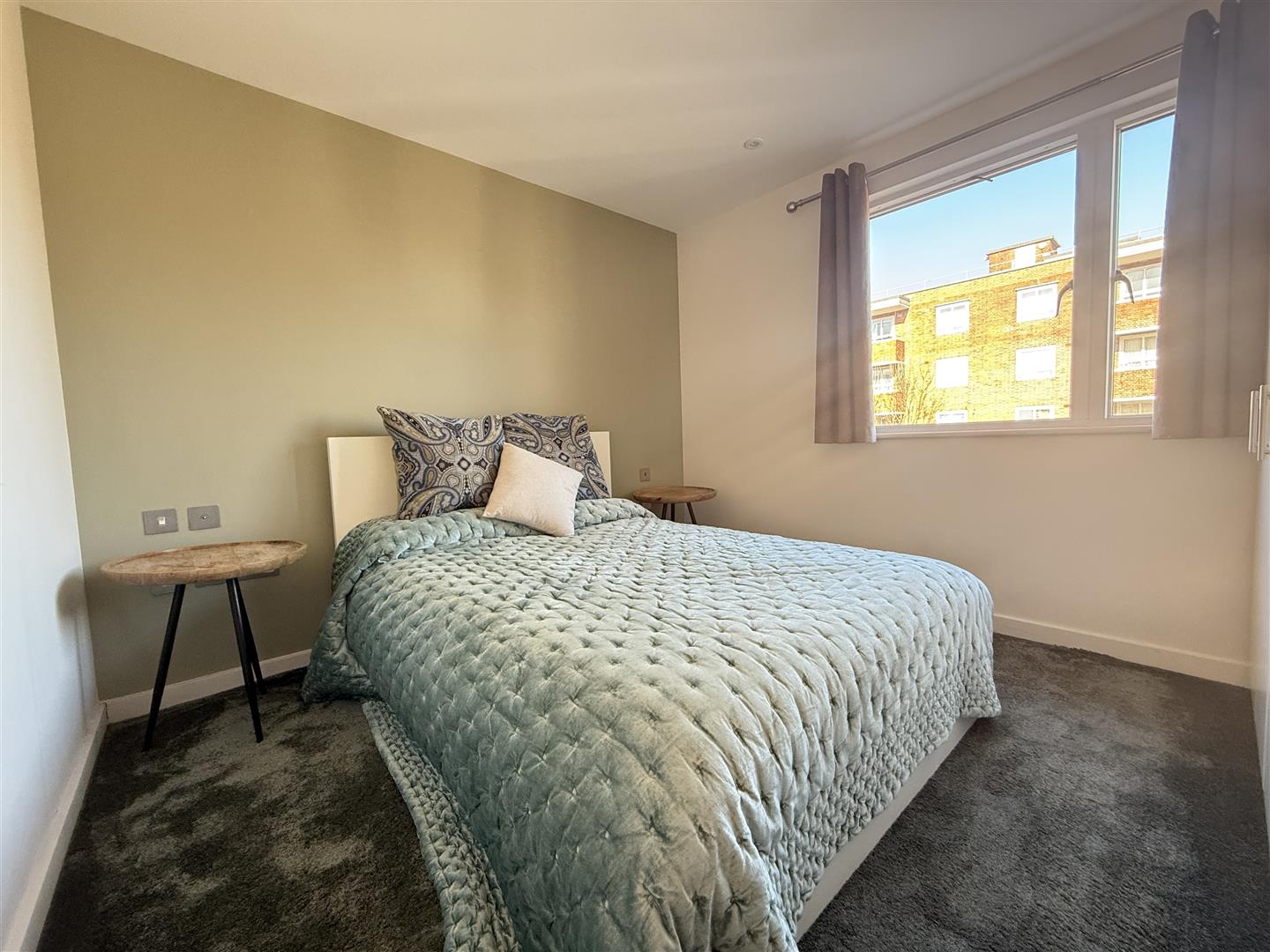 2 bed apartment for sale in Abbey Road, London 3