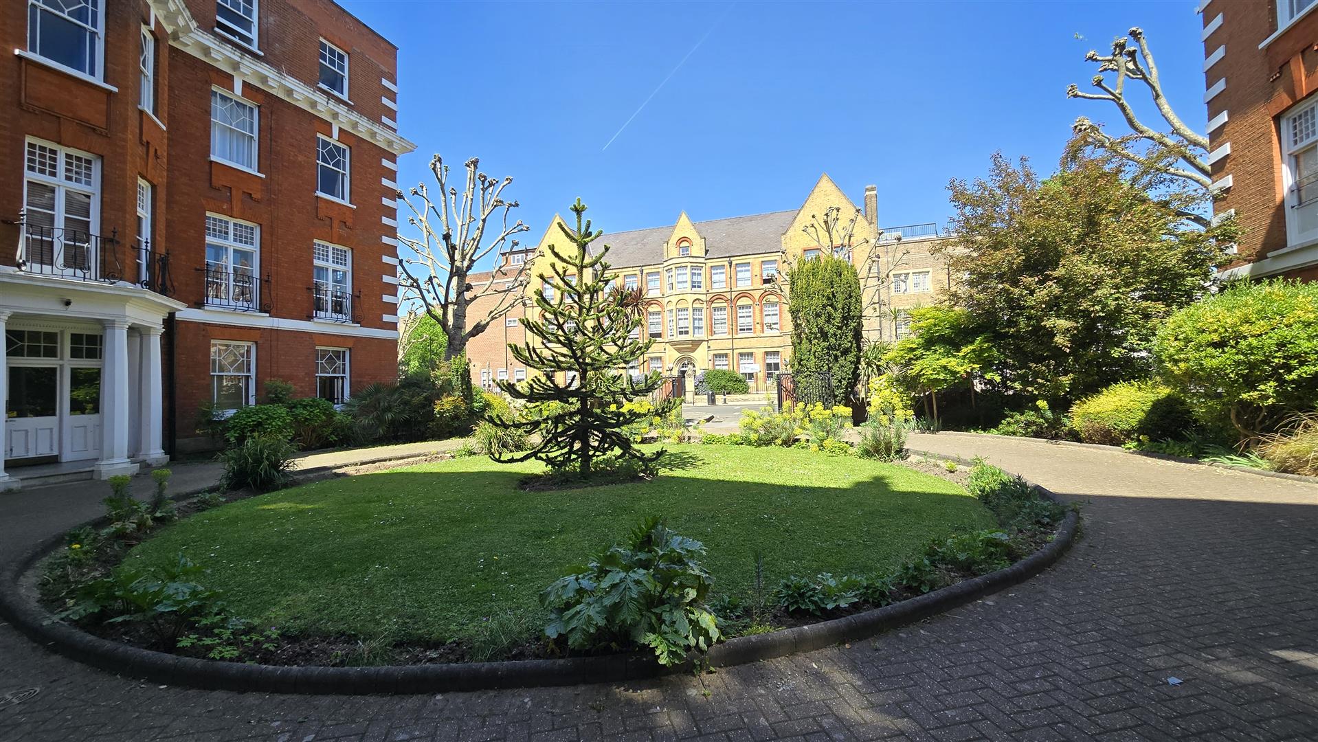 3 bed flat for sale in Elgin Avenue, London 22