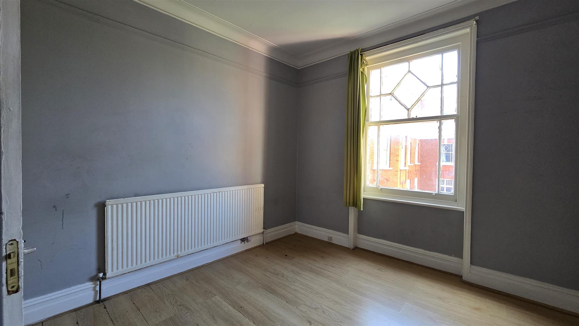 3 bed flat for sale in Elgin Avenue, London 11