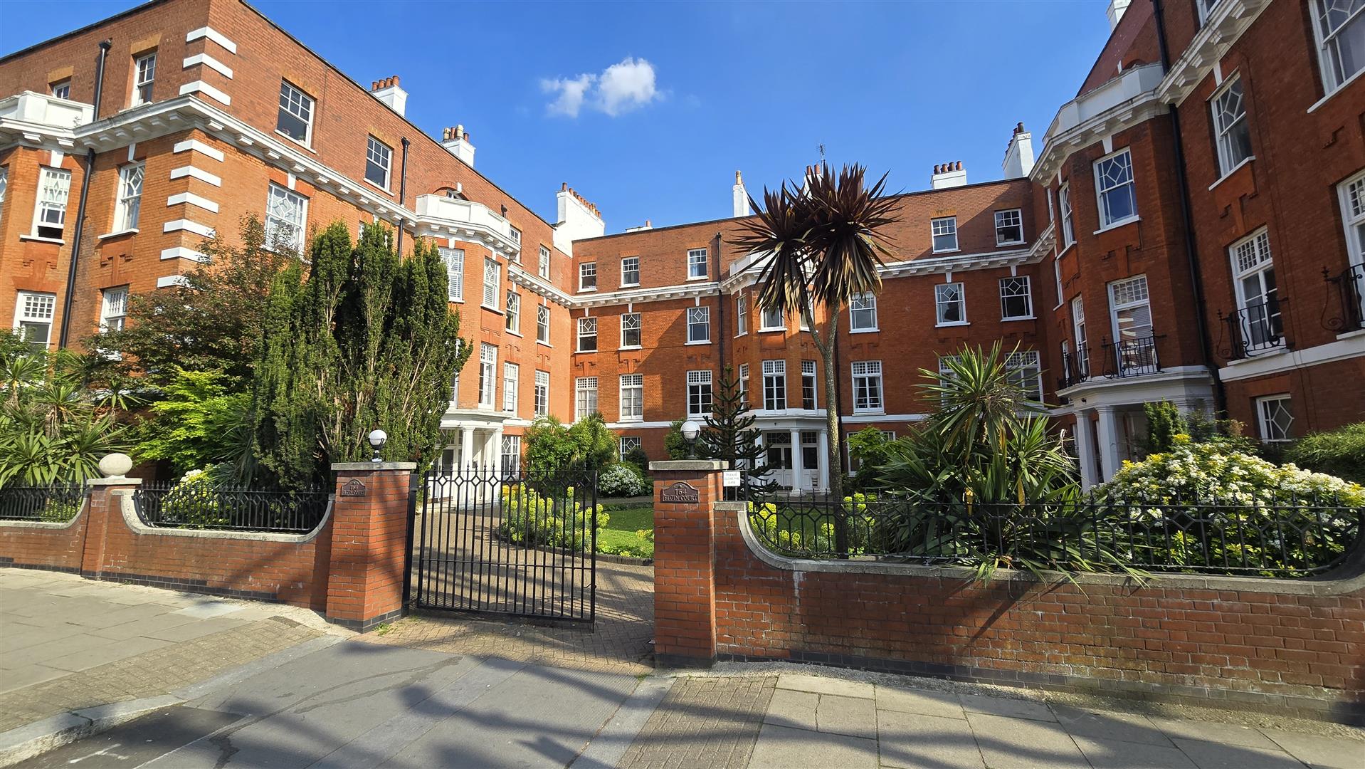 3 bed flat for sale in Elgin Avenue, London 23