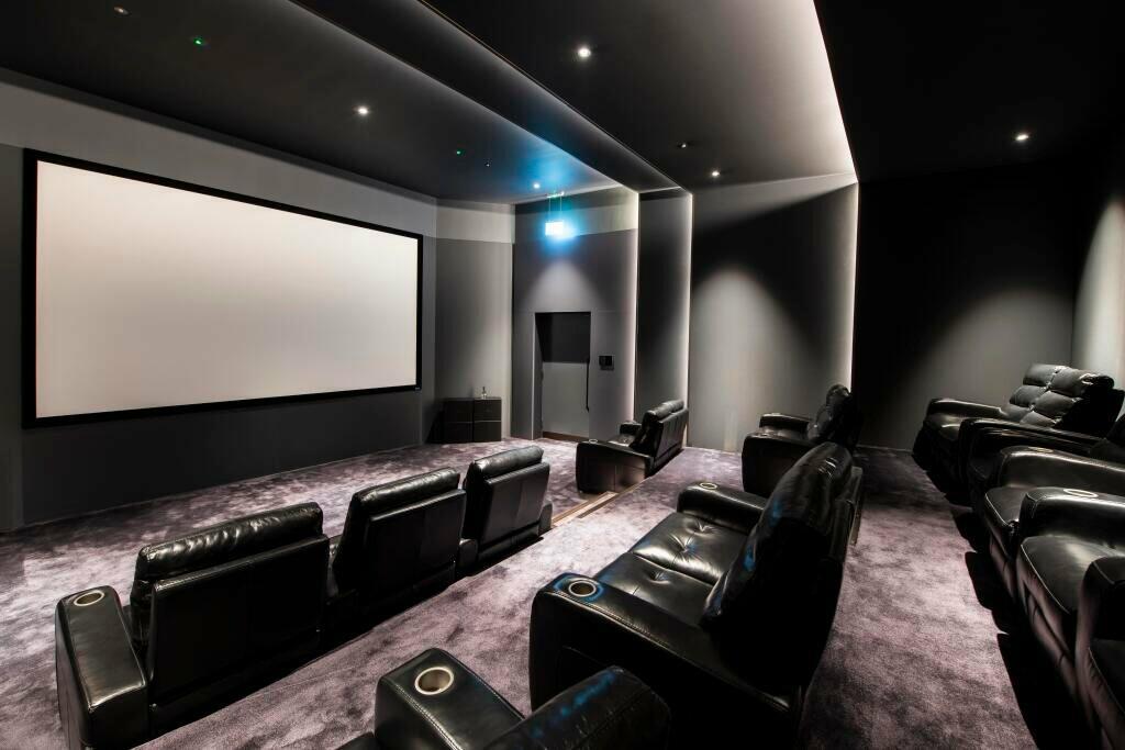 1 bed flat for sale in Edgware Road, London 16