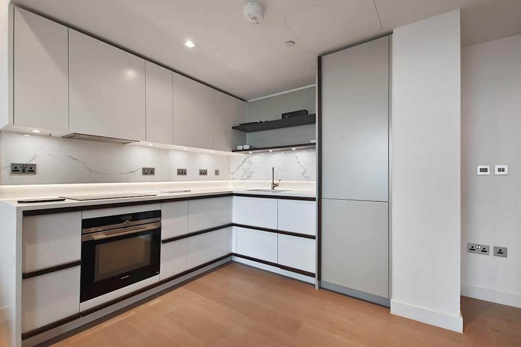 1 bed flat for sale in Edgware Road, London 8