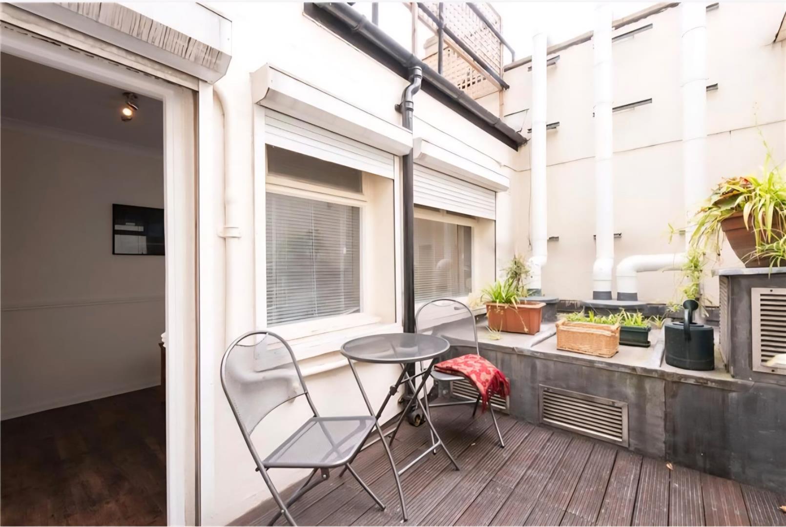 2 bed flat for sale in Sussex Gardens, London 7