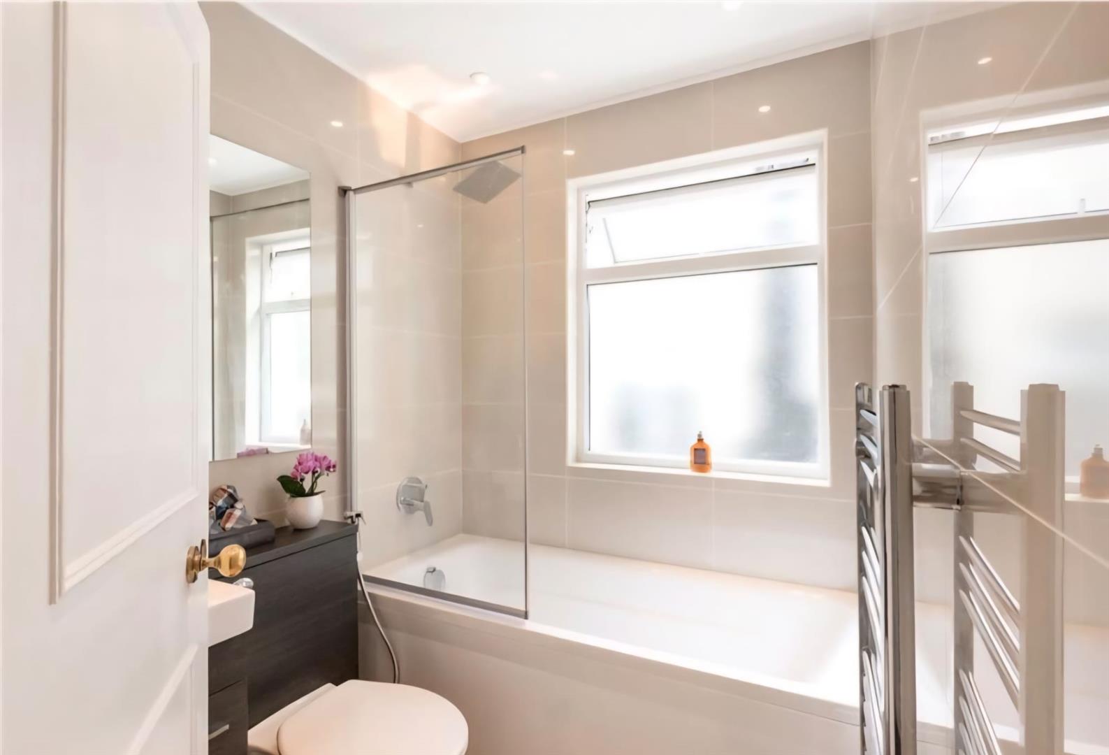 2 bed flat for sale in Sussex Gardens, London  - Property Image 7