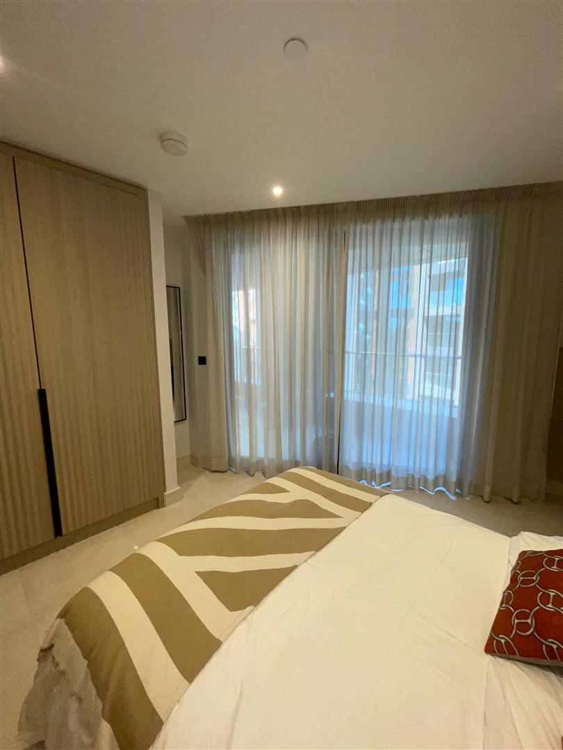 2 bed flat to rent in Linear Place, London 8