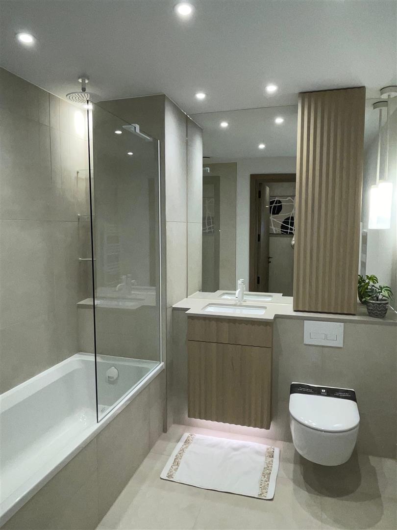 2 bed flat to rent in Linear Place, London 14