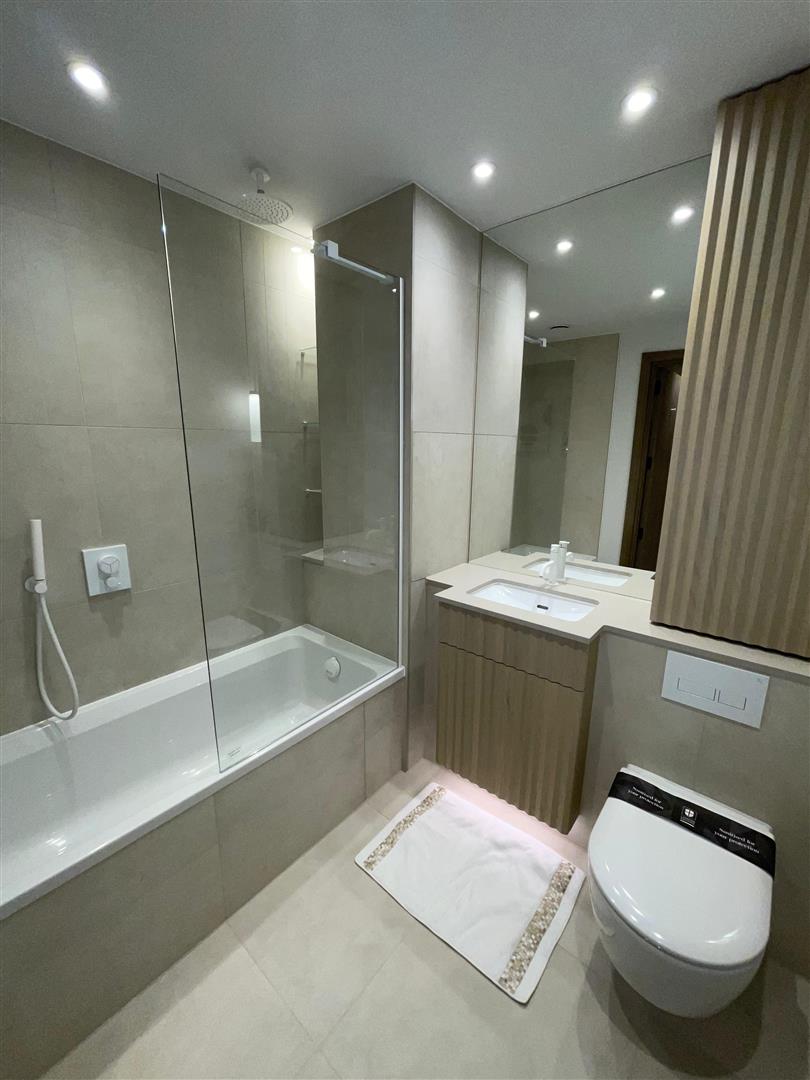 2 bed flat to rent in Linear Place, London 10