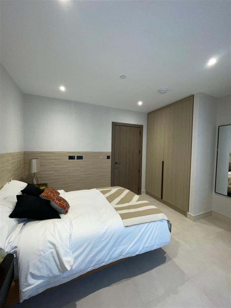 2 bed flat to rent in Linear Place, London 15