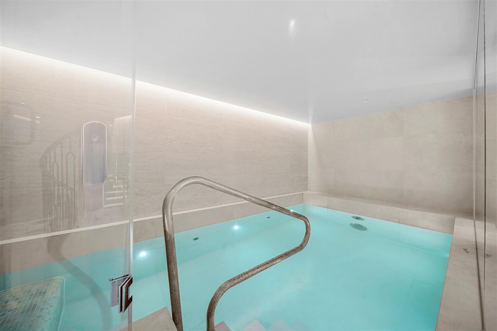 6 bed flat for sale in Princes Gate Mews, London  - Property Image 30