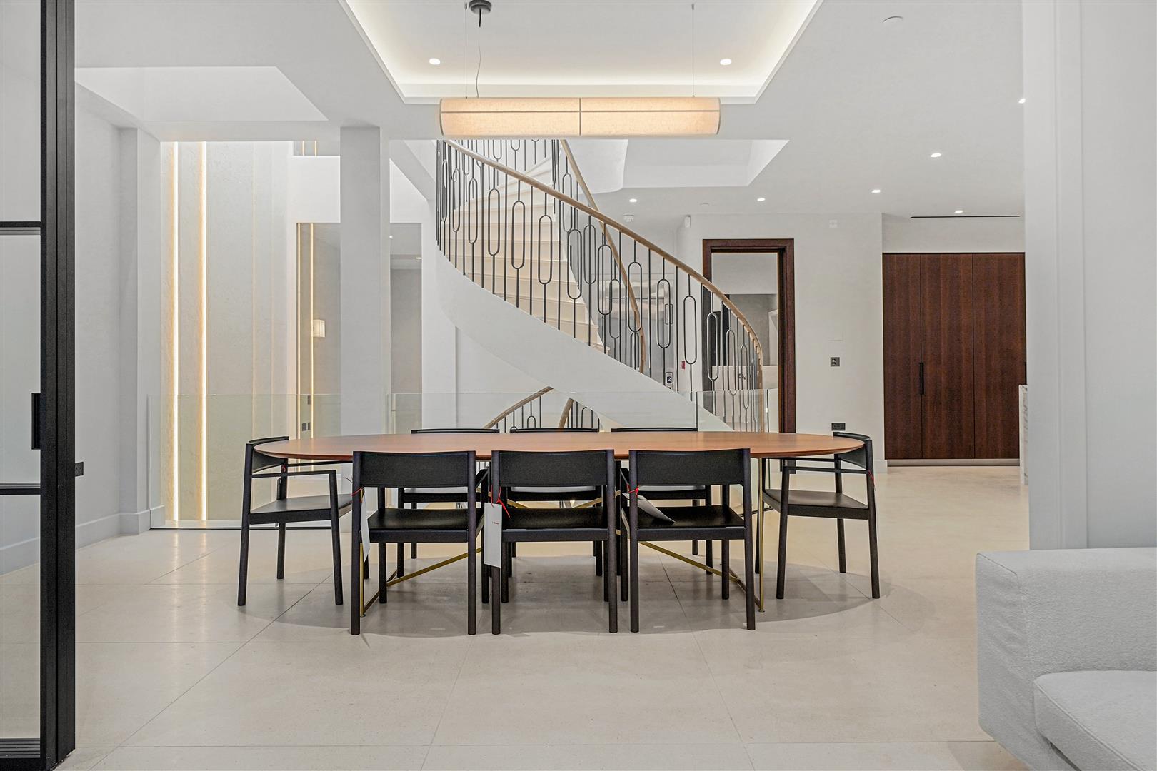 6 bed flat for sale in Princes Gate Mews, London  - Property Image 13