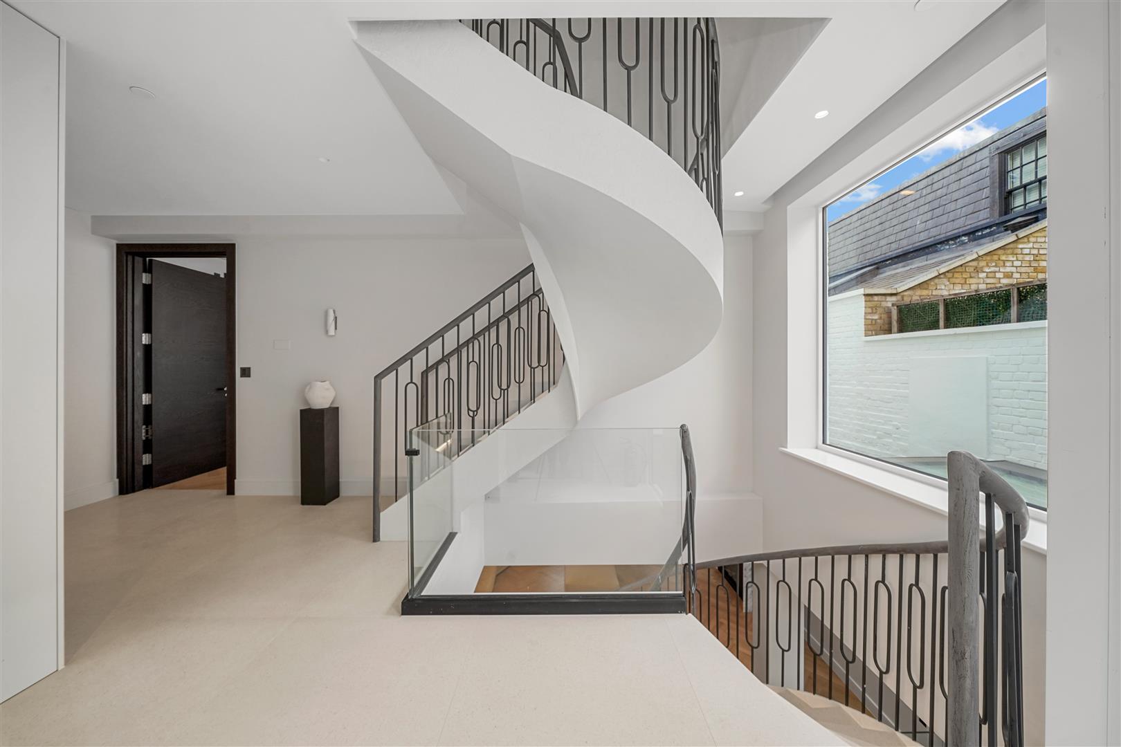 6 bed flat for sale in Princes Gate Mews, London  - Property Image 31