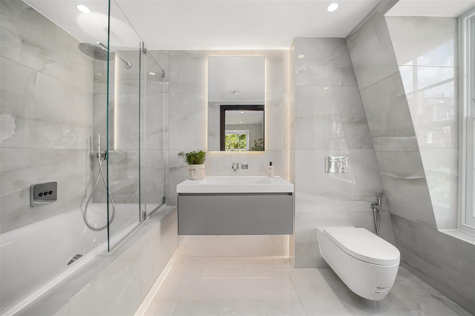 6 bed flat for sale in Princes Gate Mews, London  - Property Image 49