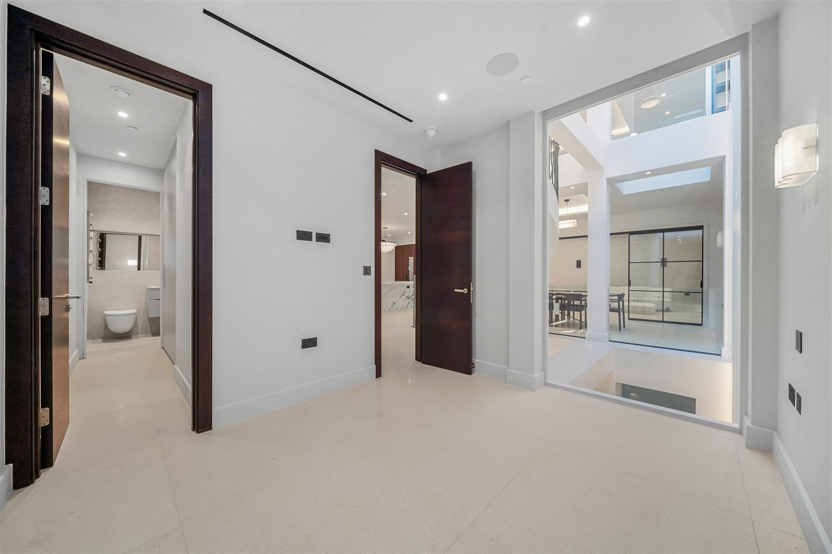 6 bed flat for sale in Princes Gate Mews, London  - Property Image 24