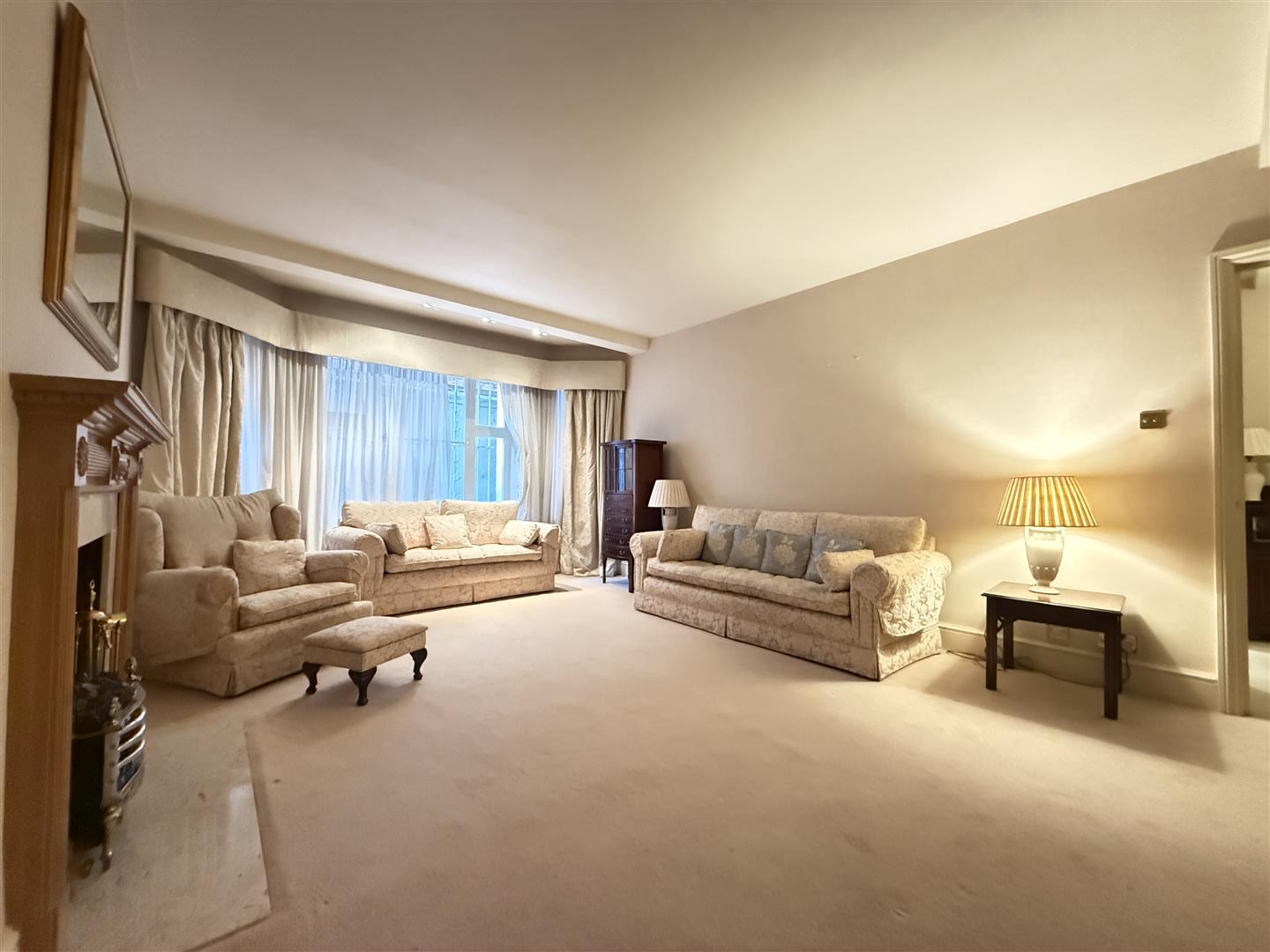 2 bed apartment for sale in Rutland Court, London, SW7