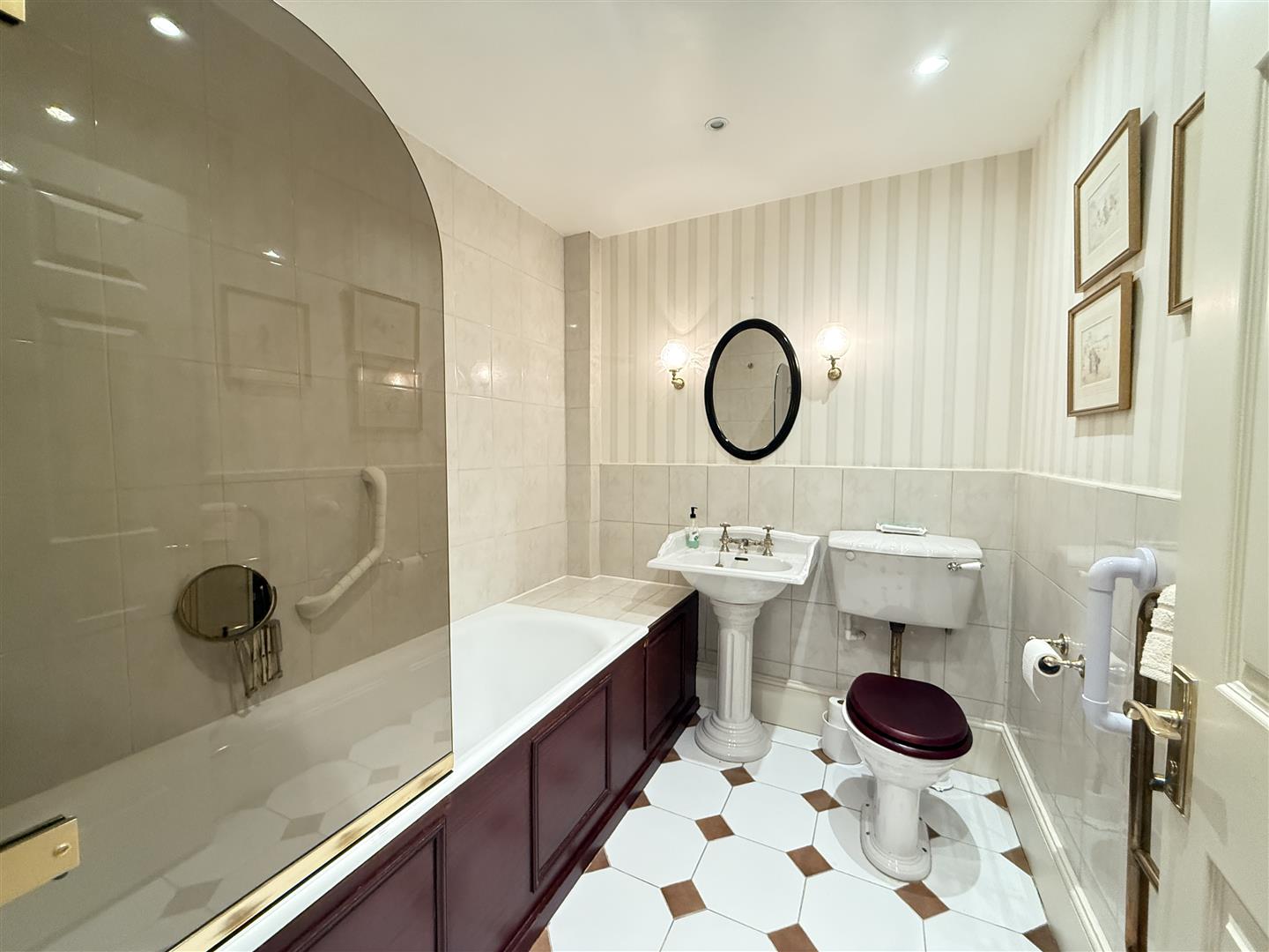 3 bed apartment for sale in Rutland Court, London 2